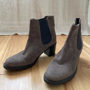 Suede heeled Chelsea boots